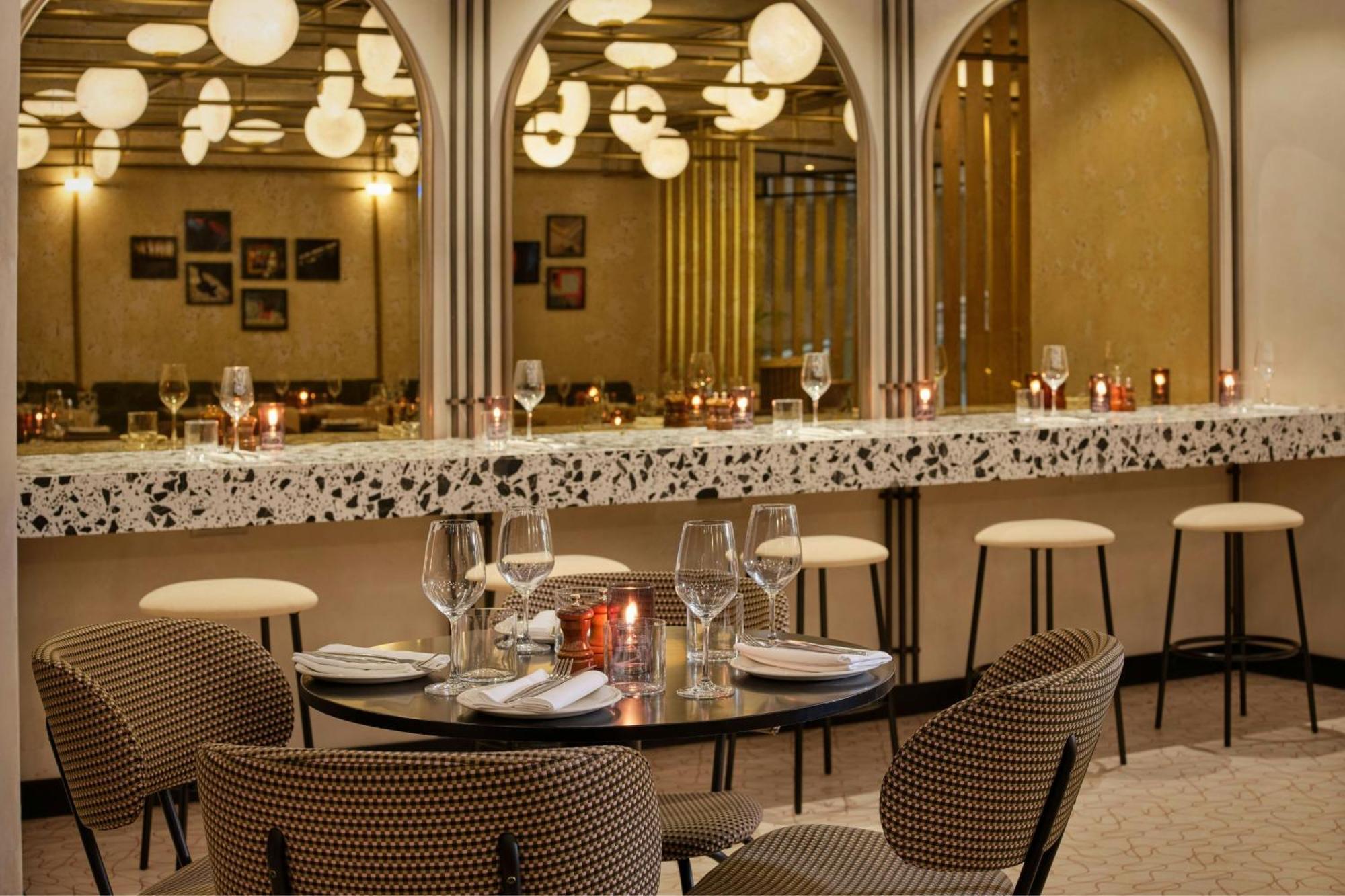 Montcalm East, Autograph Collection Hotel Лондон Екстериор снимка The bar at the restaurant