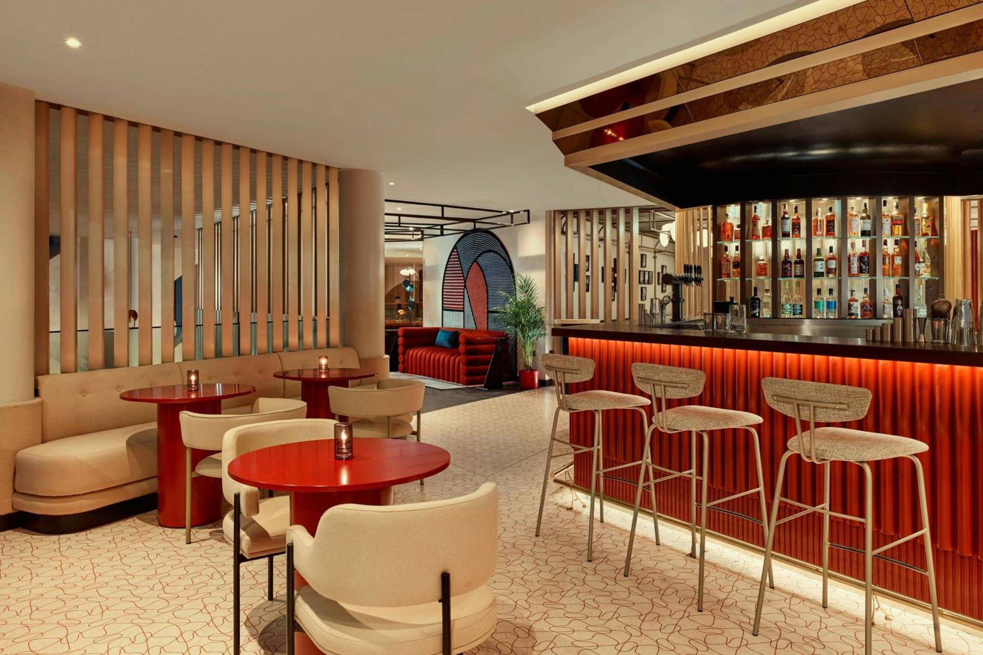 Montcalm East, Autograph Collection Hotel Лондон Екстериор снимка The bar at the hotel