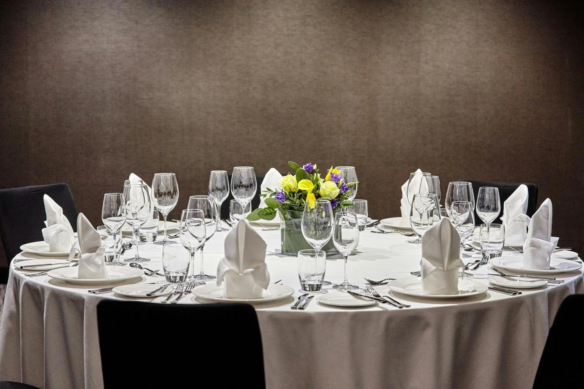 Montcalm East, Autograph Collection Hotel Лондон Екстериор снимка A table set for a formal dinner