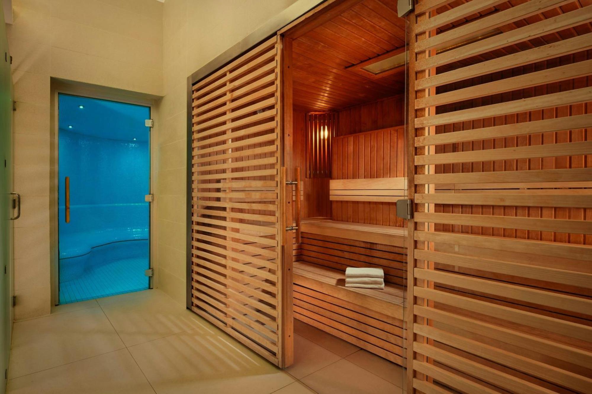 Montcalm East, Autograph Collection Hotel Лондон Екстериор снимка A modern Finnish sauna