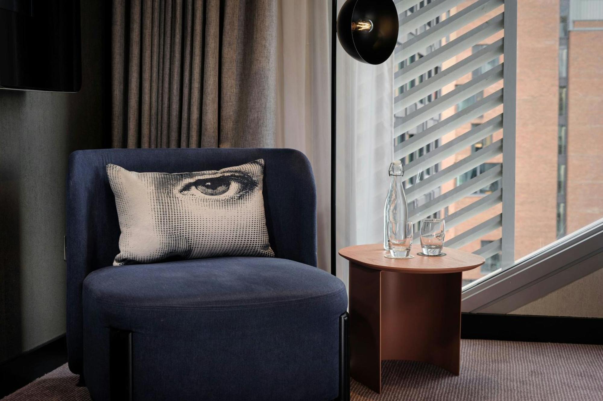 Montcalm East, Autograph Collection Hotel Лондон Екстериор снимка A chair in a hotel room